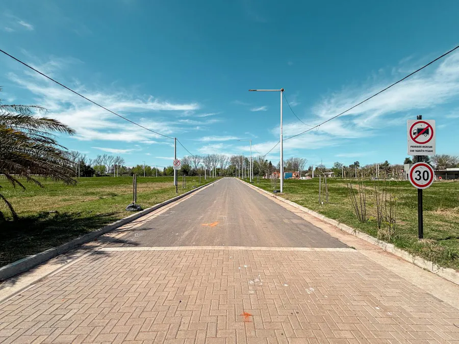 Terreno residencial en barrio abierto planificado Ibarlucea Centro - Imagen 1 de 8