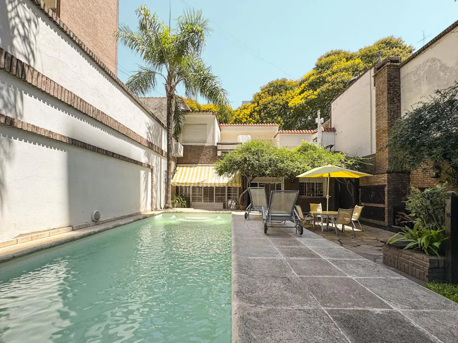 Casa de 4 dormitorios con pileta o terreno apto edificación en altura - Imagen 1 de 25