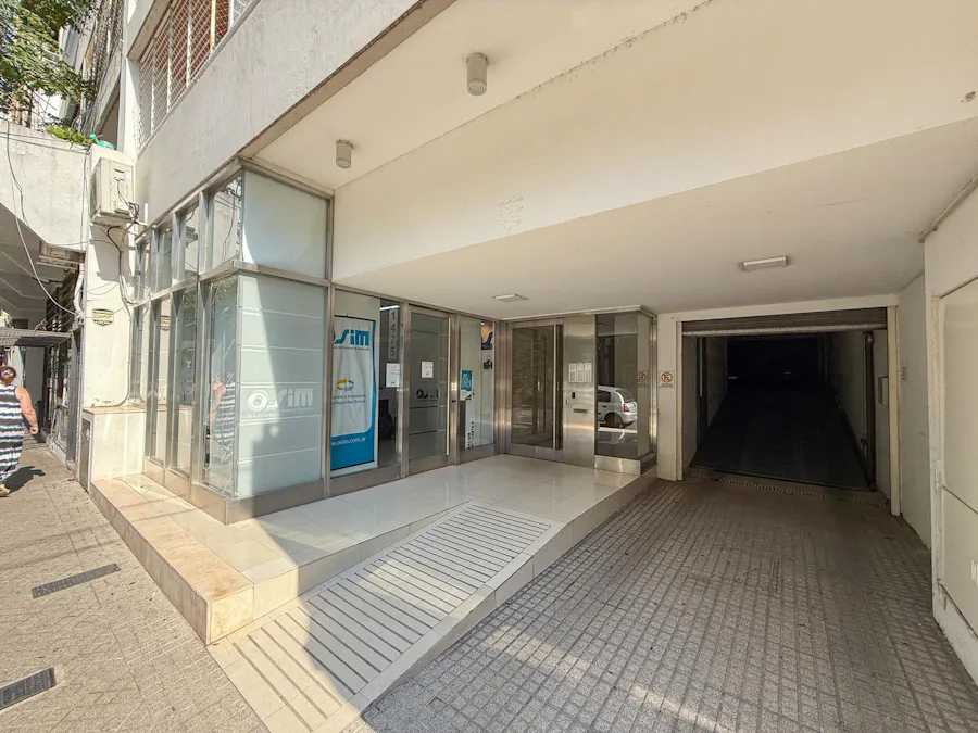 Cochera en una ubicación perfecta de renta o vivienda - Imagen 1 de 8