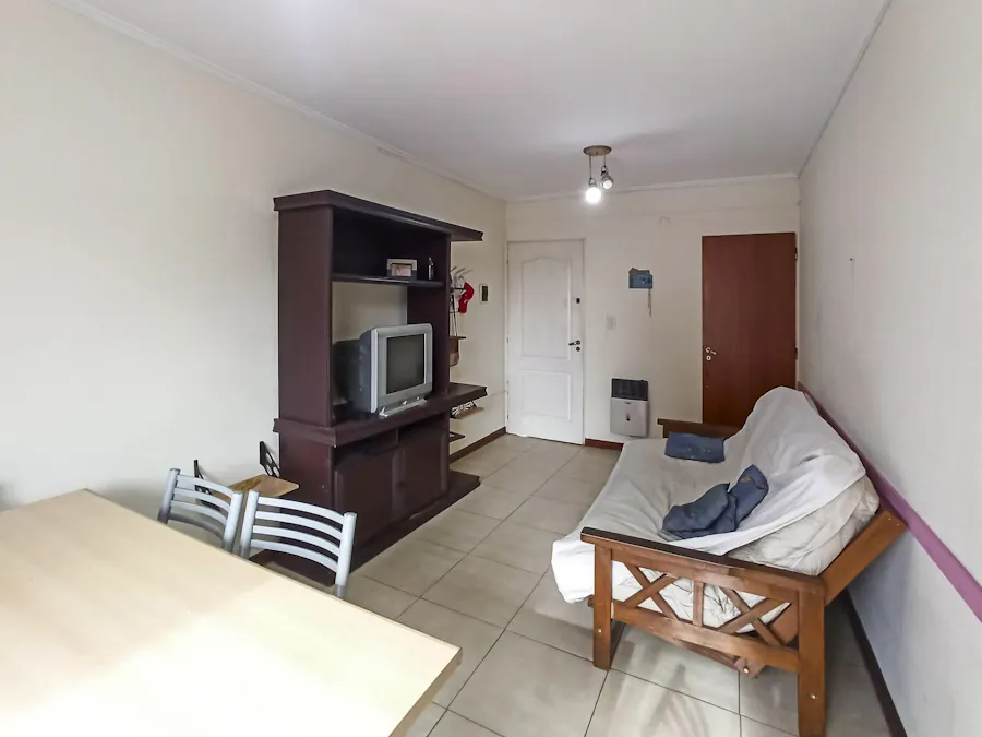 Departamento de 2 dormitorios con cocina separada y balcón Norte - Imagen 1 de 17