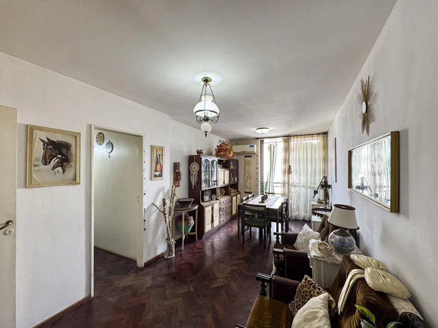 Departamento de 3 dormitorios con cocina separada y balcón - Imagen 1 de 25