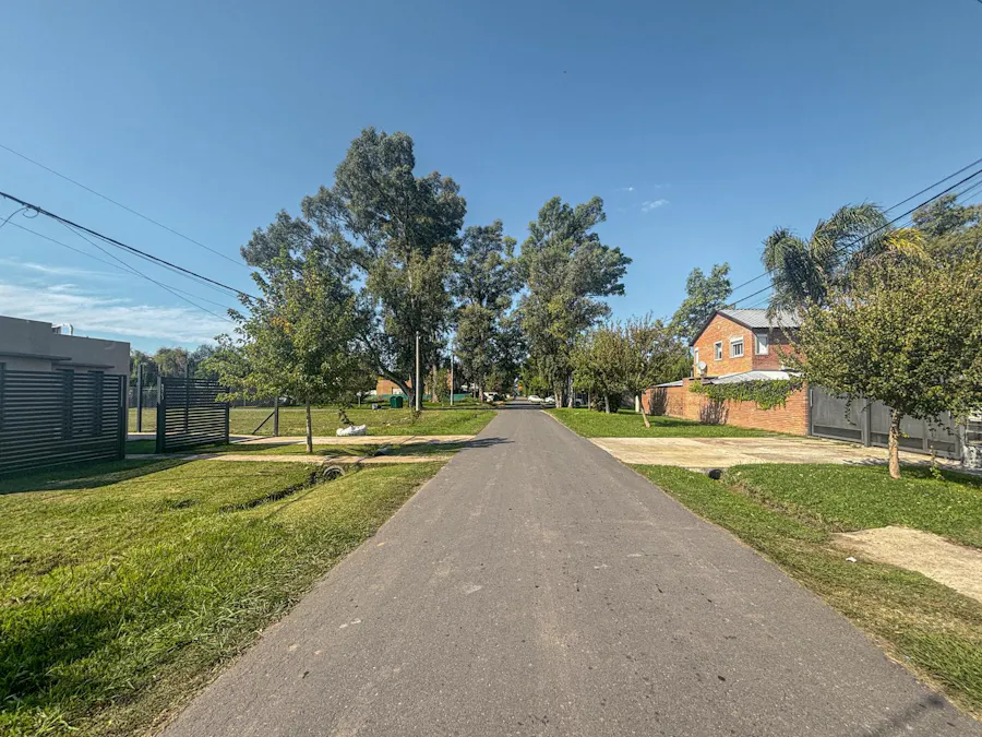 Terreno excelente con frente sur y posibilidad de lindero - Imagen 1 de 7