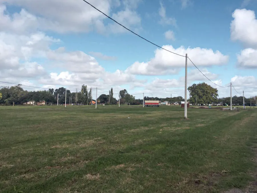 Terreno de 255m² en Villa Mugueta con entorno consolidado - Imagen 1 de 6