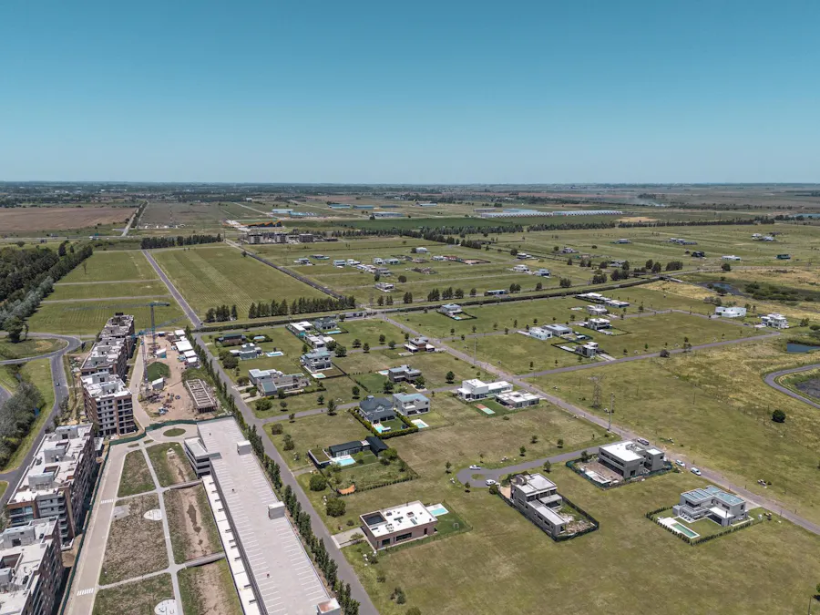 Terreno en Barrio Privado con acceso al Jockey Club - Imagen 1 de 4