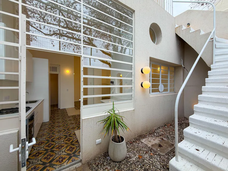 Casa de 3 dormitorios con cochera, patio, terraza y quincho - Imagen 1 de 30