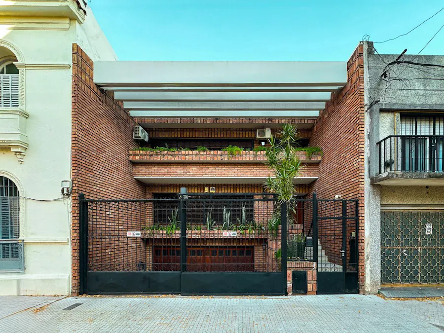 Casa de 5 dormitorios en barrio Arroyito - Imagen 1 de 34