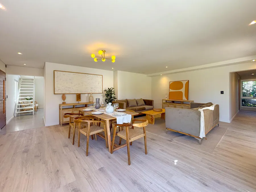 Casa en una sola planta con 3 dormitorios, pileta y jardín - Imagen 1 de 50