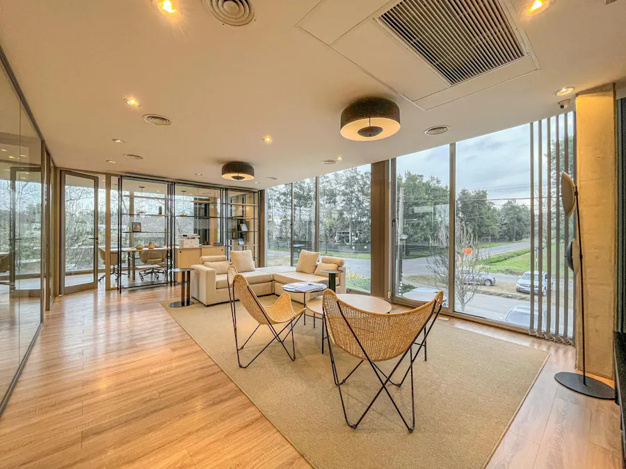 Oficina en piso exclusivo en el corazón de Aldea - Imagen 1 de 21