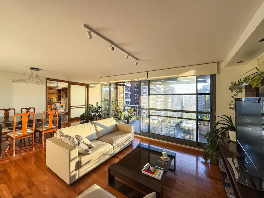 Departamento piso exclusivo de 3 dormitorios y cochera frente a la Plaza Lopez - Imagen 1 de 22