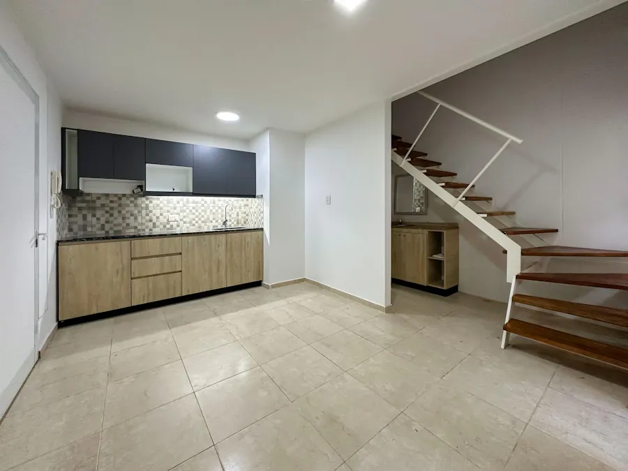 Departamento de 1 dormitorio duplex con patio en Lourdes - Imagen 1 de 15