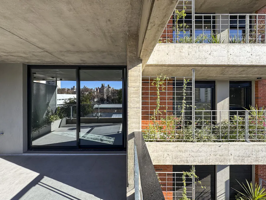 Departamento de 2 dormitorios con mega balcón y amenities - Imagen 1 de 36