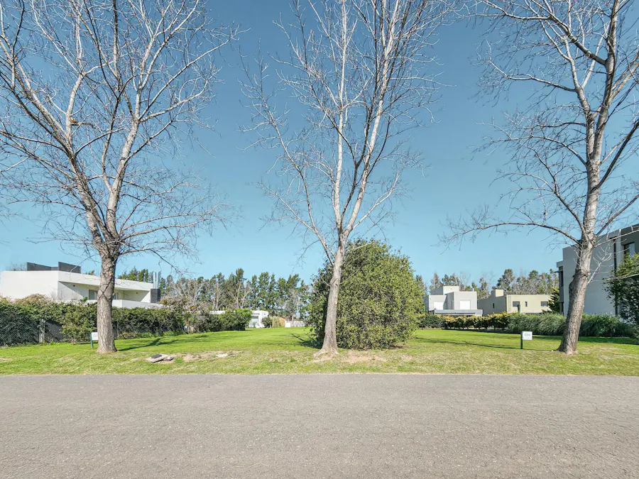 Terreno único en Los Pasos del Jockey con 900m² - Imagen 1 de 10