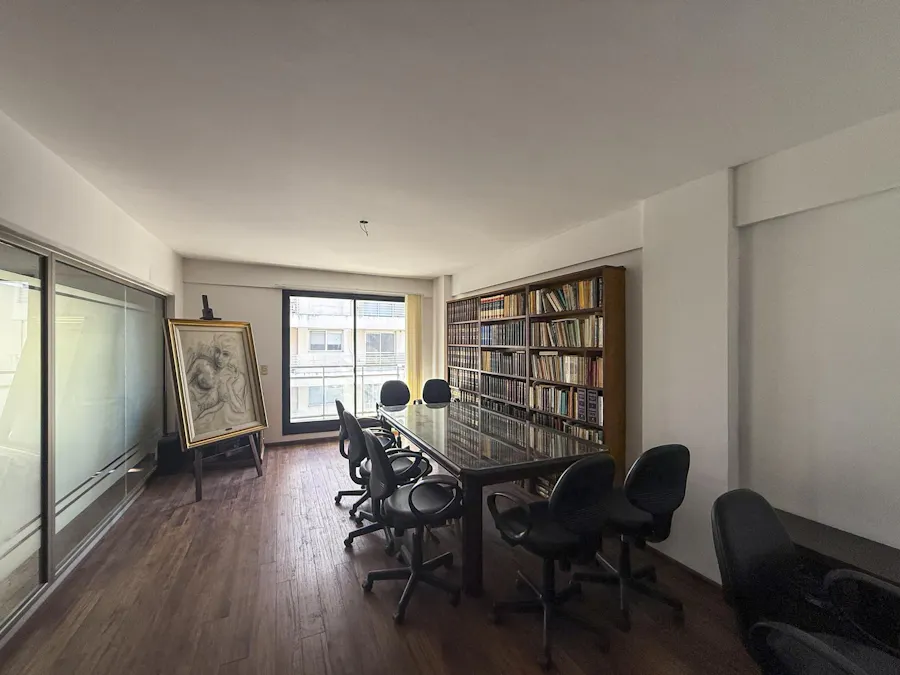 Oficina amplia con baño y cocina en zona Tribunales - Imagen 1 de 11