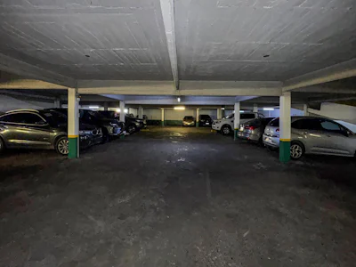 Cochera a la venta en edificio de cocheras centrico - Imagen 4