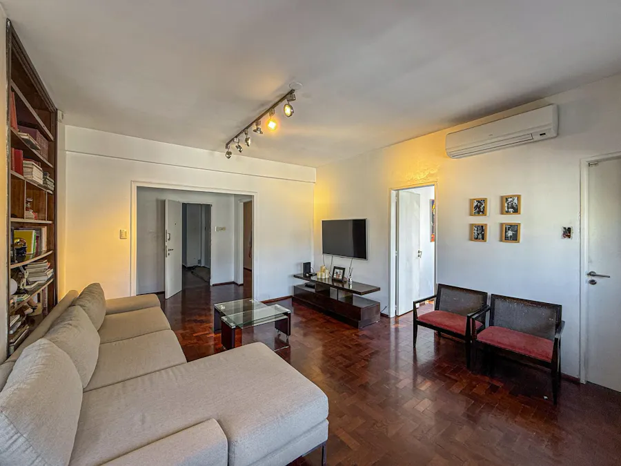 Departamento de 3 dormitorios más comodín y gran balcón sobre Bv. Oroño - Imagen 1 de 25