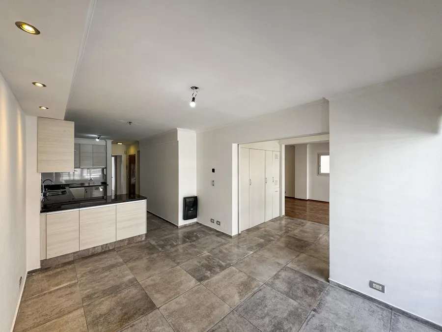 Departamento de 3 dormitorios piso exclusivo con cochera en Zona Río - Imagen 1 de 41