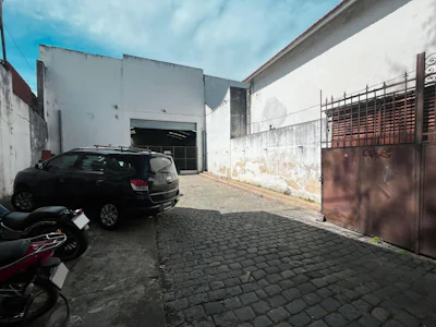 Galpón de más de 1.000m² en Echesortu con nucleo de oficinas - Imagen 3
