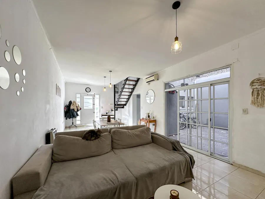 Casa de 3 dormitorios en PH con patio y terraza en zona norte - Imagen 1 de 21