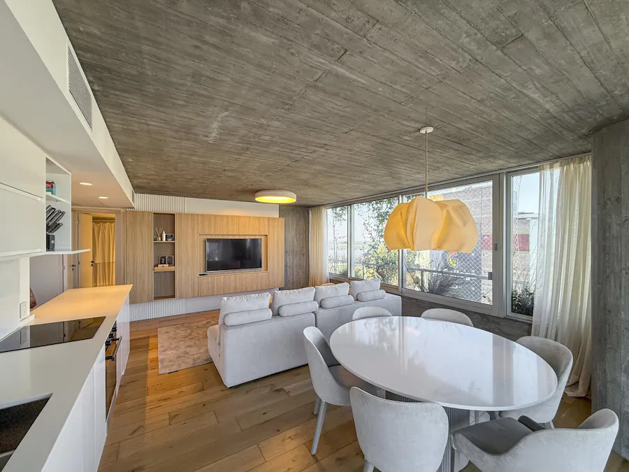 Departamento de 2 dormitorios amoblado con cochera, baulera y amenities en Costavia - Imagen 1 de 21