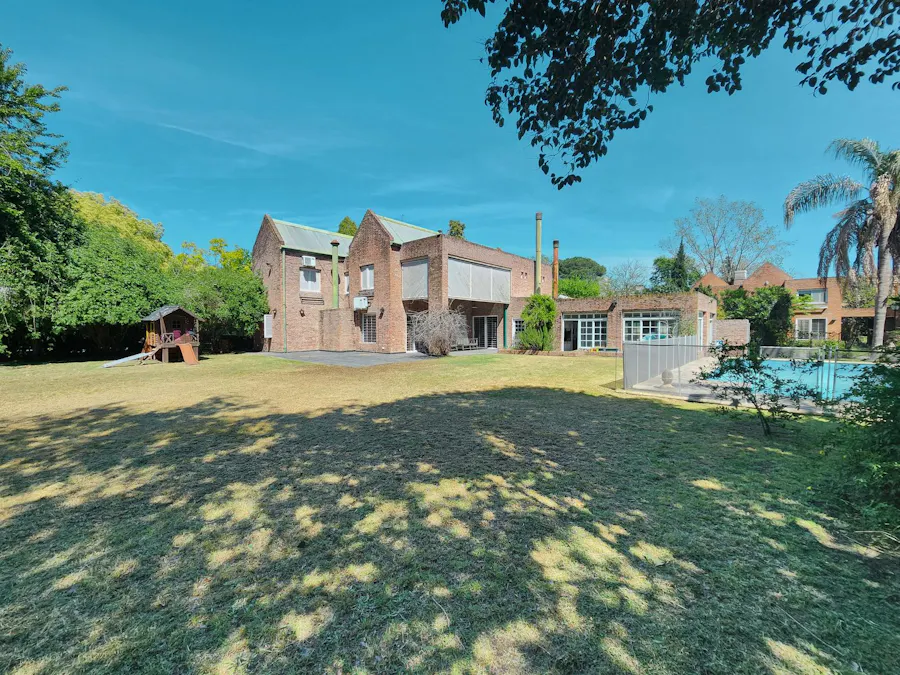 Casa de 4 dormitorios con terraza de 1.700m² en complejo de Fisherton - Imagen 1 de 47