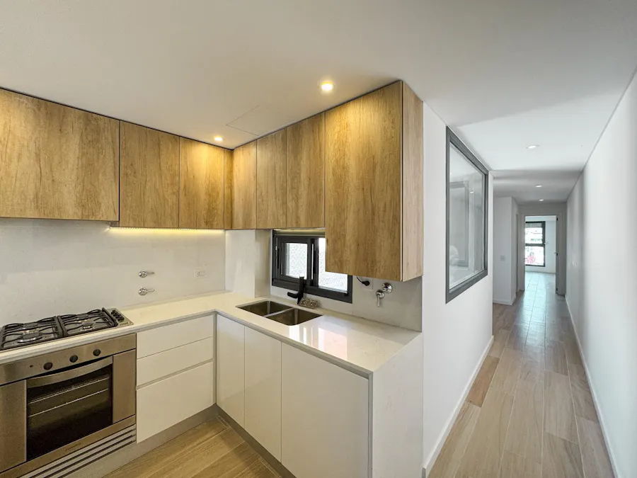 Departamento de 1 dormitorio con patio, comodín y amenities en zona río - Imagen 1 de 23