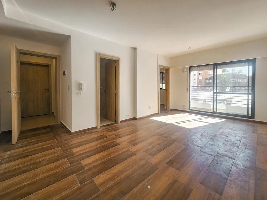 Departamento de 1 dormitorio con balcón de oportunidad en el Centro - Imagen 1 de 10