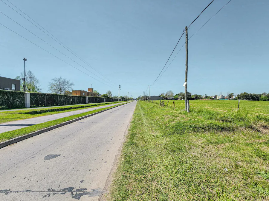 Terreno de 586m² con aptitud comercial frente a Funes Hills - Imagen 1 de 4