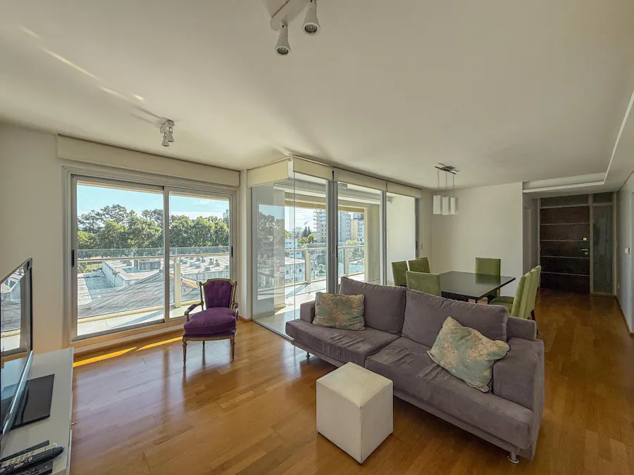 Departamento de 2 dormitorios con 2 baños y gran balcón en Pichincha - Imagen 1 de 21