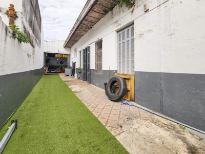 Casona comercial más galpón de 176m² en Abasto - Imagen 4