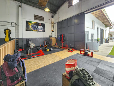 Casona comercial más galpón de 176m² en Abasto - Imagen 3