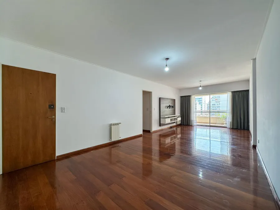 Departamento de 3 dormitorios piso exclusivo con cochera en zona río - Imagen 1 de 36