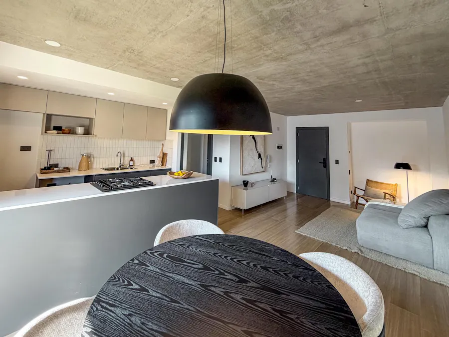 Departamento de 2 dormitorios con radiadores y diseño - Imagen 1 de 28