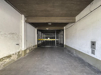 Cochera amplia de 18m² en el centro de Rosario - Imagen 2