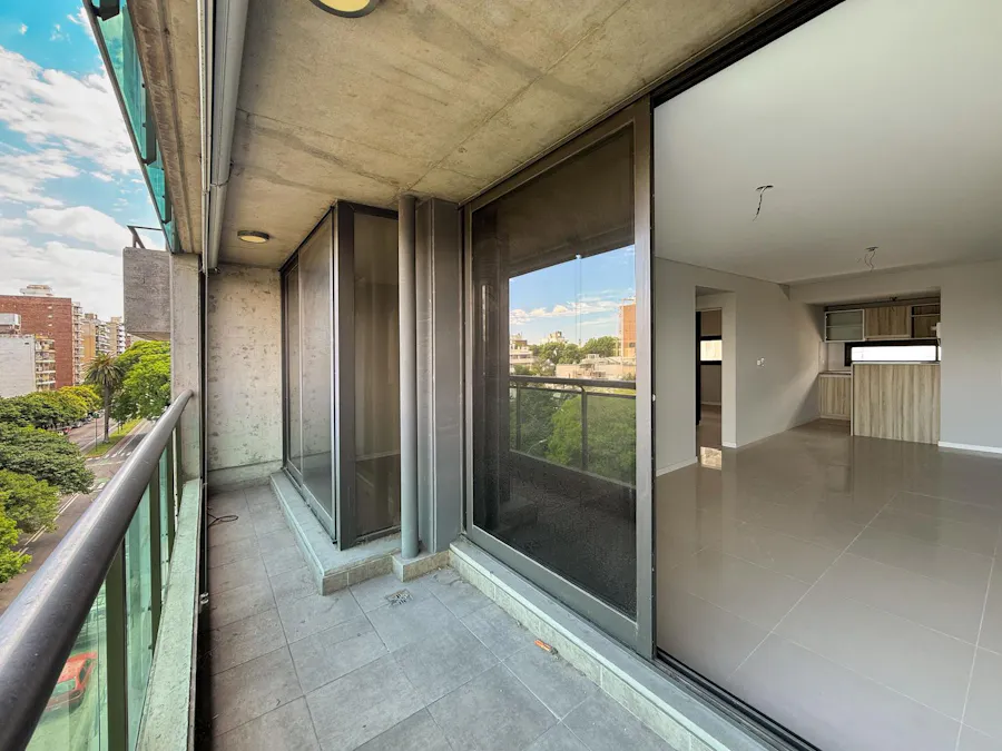 Departamento de 2 dormitorios a estrenar con balcón en Lourdes - Imagen 1 de 19