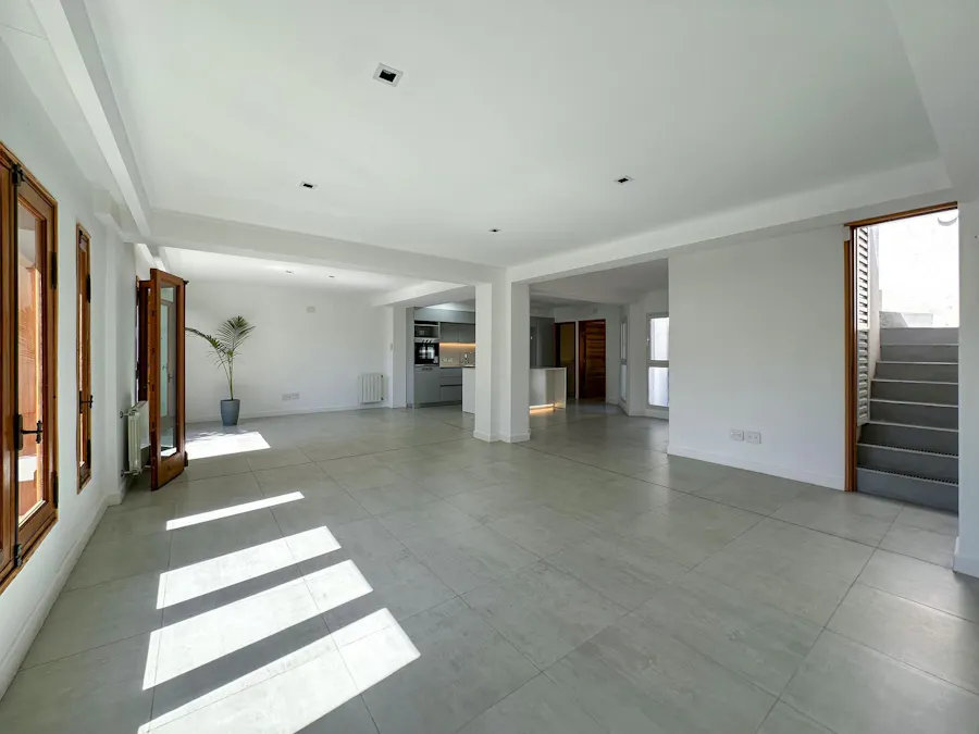 Casa de 3 dormitorios con patio, cochera y amplia terraza - Imagen 1 de 40