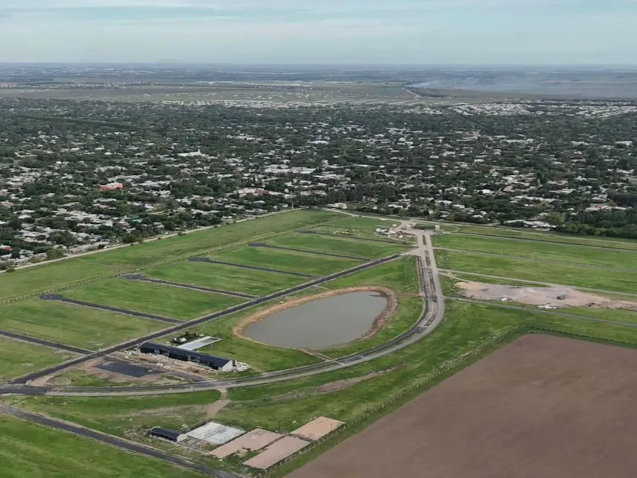 Terreno de 608m² con frente norte y amenities en La Finca 2 - Imagen 1 de 9