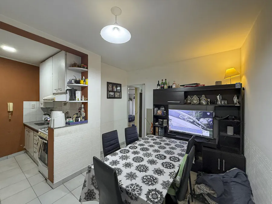 Departamento de 1 dormitorio con gran balcón y mucho potencial - Imagen 1 de 13