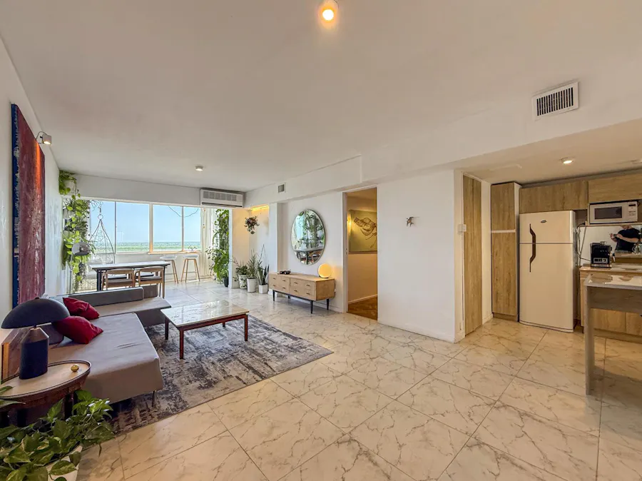 Departamento de 3 dormitorios con vista al río y cochera en zona río - Imagen 1 de 35