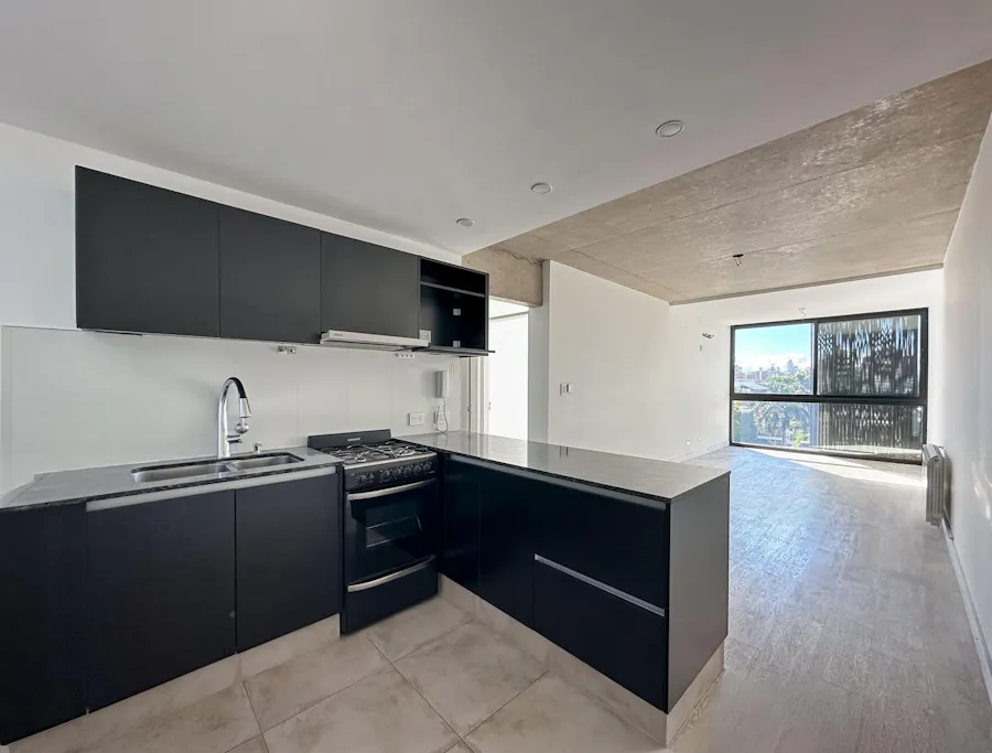 Departamento de 2 dormitorios con terraza exclusiva, cochera opcional y amenities - Imagen 1 de 26