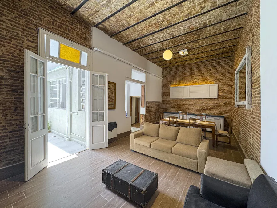 Casa de pasillo único de 3 dormitorios con patio y terraza en Lourdes - Imagen 1 de 36