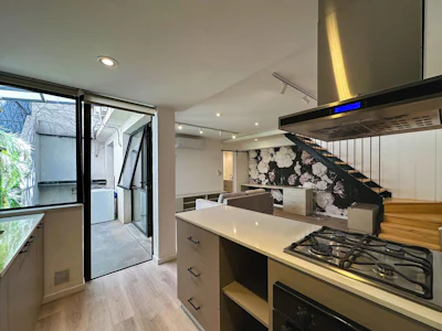 Casa de pasillo de 2 dormitorios con terraza - Imagen 2