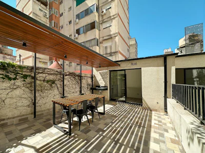 Casa de pasillo de 2 dormitorios con terraza - Imagen 5