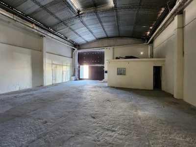 Galpón parabólico y local comercial - Barrio Matheu - Imagen 2