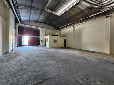 Galpón parabólico y local comercial - Barrio Matheu - Imagen 4