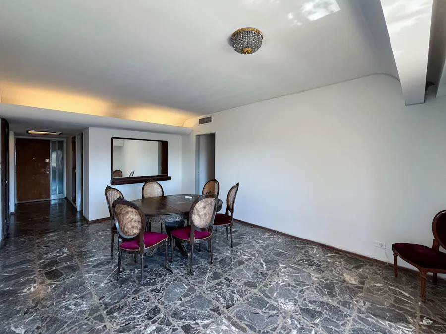 Departamento semipiso de 2 dormitorios de oportunidad en el Centro - Imagen 1 de 25