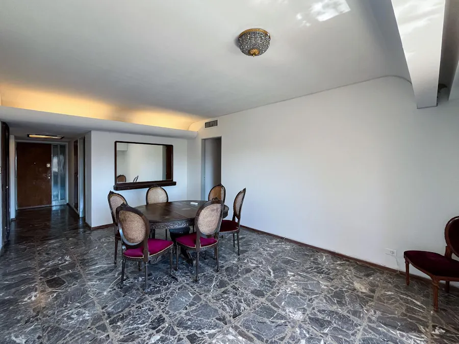 Departamento semipiso de 2 dormitorios de oportunidad en el Centro - Imagen 1 de 25