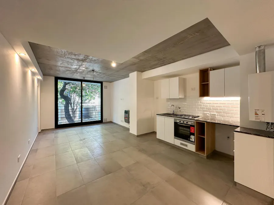 Departamento de 2 dormitorios con patio a estrenar en Abasto - Imagen 1 de 26