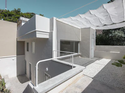 Casa de 3 dormitorios con patio y terraza en el Centro - Imagen 2