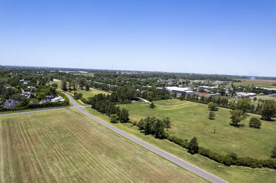 Terreno central con escrituración inmediata en Los Pasos de Jockey 4 - Imagen 1 de 4