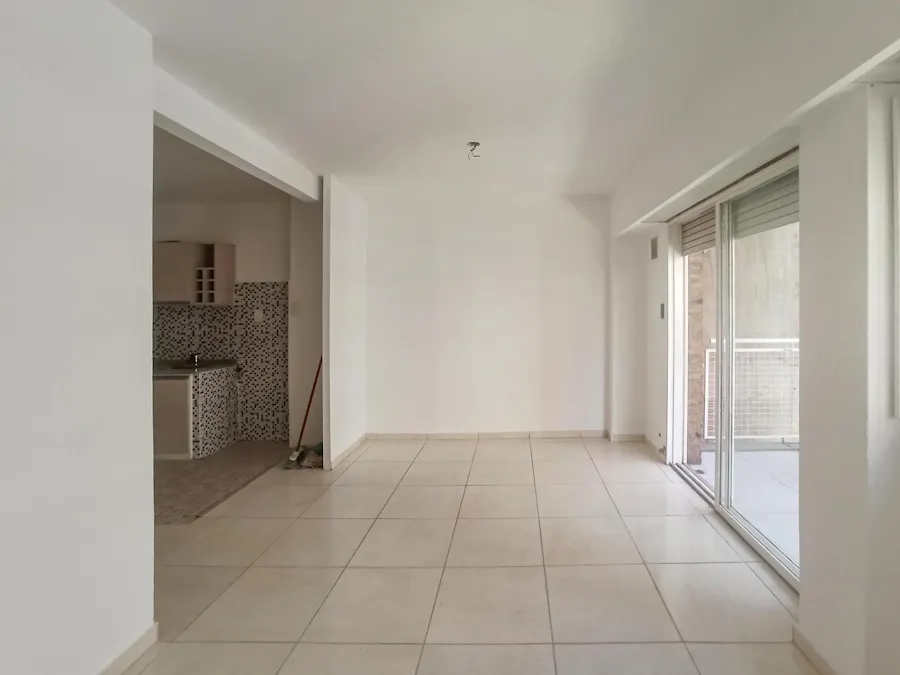 Departamento de 2 dormitorios al frente de oportunidad en el Centro - Imagen 1 de 14